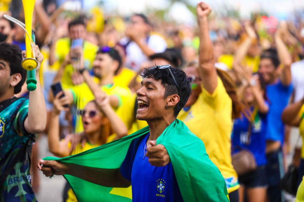 Torcedores fazem festa em Manaus com vitória do Brasil na Copa do Mundo