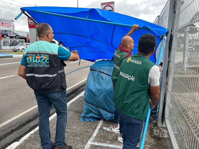 Operação de Carnaval fiscaliza vendedores ambulantes em Manaus