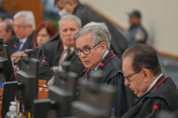 Justiça autoriza servidora pública receber abono retroativo no Amazonas