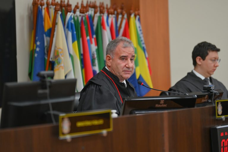 Cobrança bancária indevida não ofende direitos de personalidade, diz TJAM