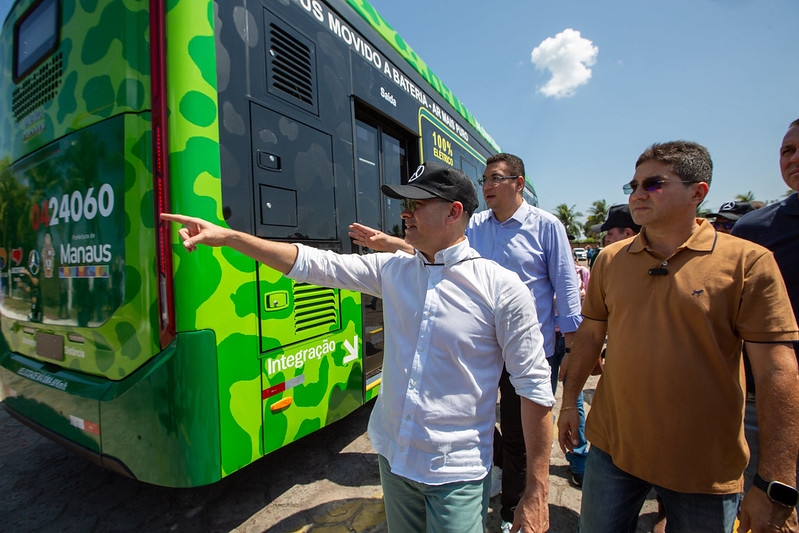 'Ônibus pregado' é coisa do passado em Manaus, afirma David Almeida