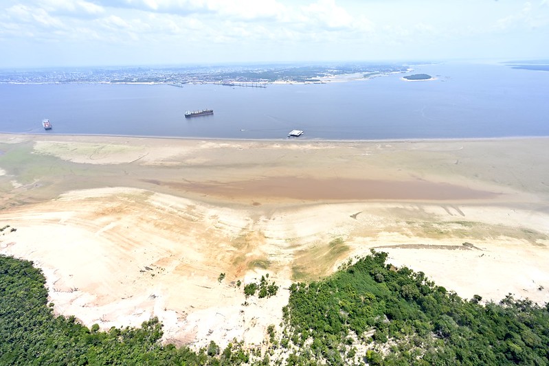 Rio Negro volta a encher de forma acelerada em Manaus 