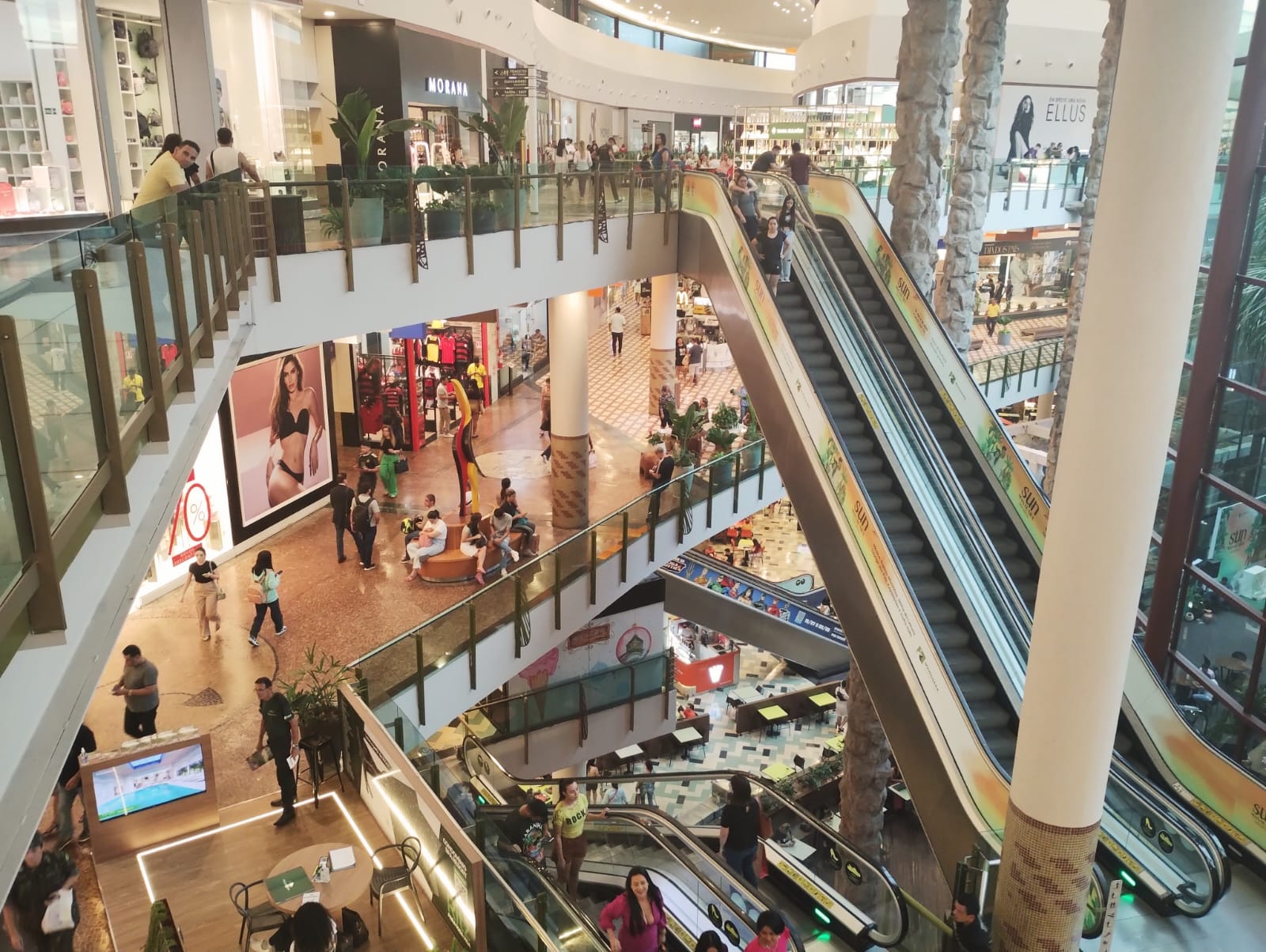 Shoppings de Manaus estendem horário de funcionamento na semana do Natal