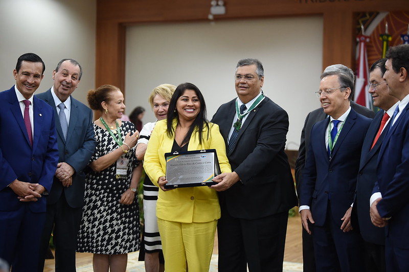 Ministro Flávio Dino recebe título de cidadão de Itacoatiara