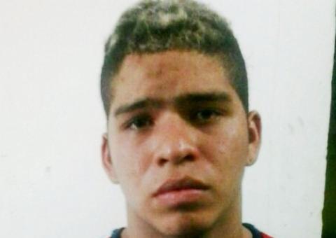 Polícia prende homem que abastecia presos com revólveres e pistola 