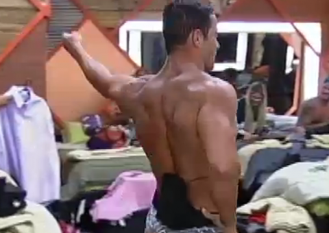 Ex-sedutor solta a franga ao andar de fio dental. Veja