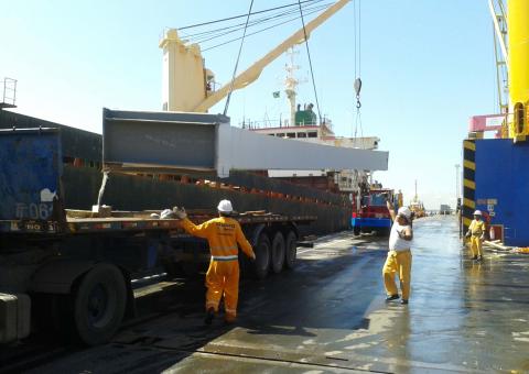 Novas peças da fachada e cobertura da Arena da Amazônia chegam a Manaus