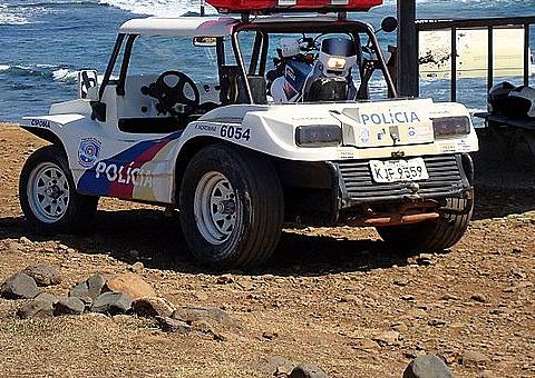 Com medo de enfrentar bandidos, policial desobedece superior e desliga rádio da viatura