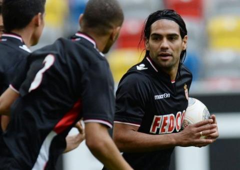 Falcao estreia com um gol, mas Mônaco é derrotado