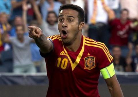 Bayern contrata Thiago Alcântara por 25 milhões de euros