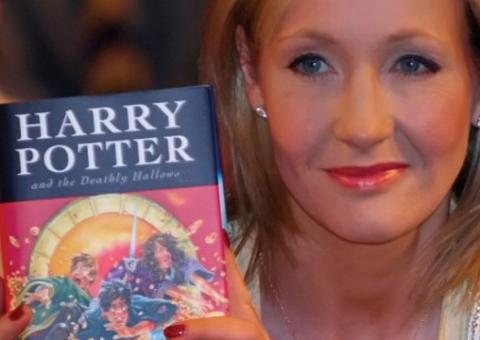 Autora de Harry Potter publica romance policial usando pseudônimo