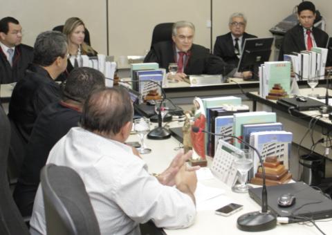 MANAUS SEM ÔNIBUS: Sindicato desmente acordo e anuncia greve geral  para quinta-feira