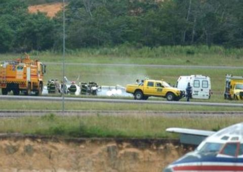 Avião explode no aeroporto de Manaus. Duas pessoas morrem e três ficam feridas