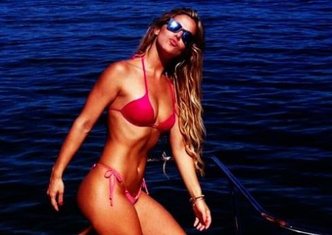 Ex Bailarina do Faustão mostra novas curvas perfeitas