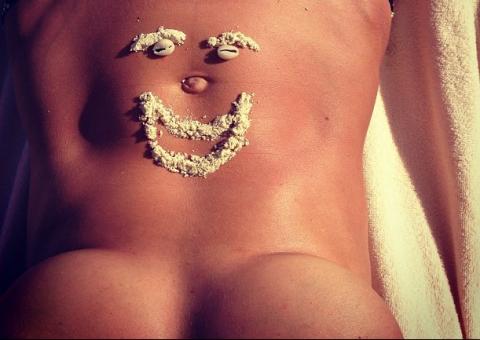 Depois de mostrar 'cofrinho', Heidi Klum faz topless no Instagram