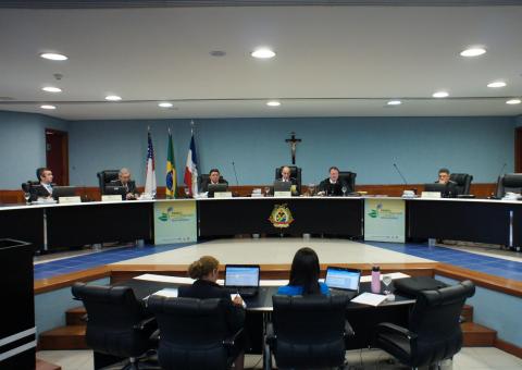 TCE-AM suspende licitação da Sefaz