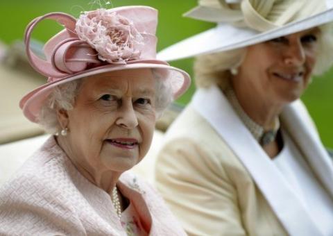  Rainha aguarda nascimento do bebê real para sair de férias