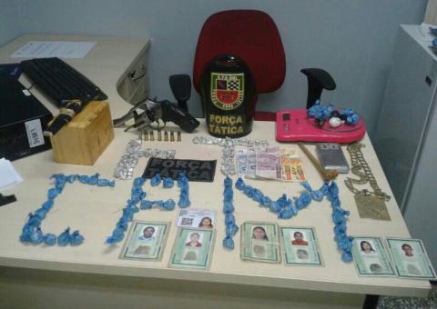 Traficantes presos nesta madrugada em Manaus com drogas e arma