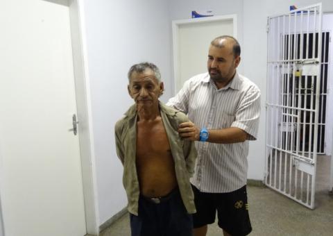 Aposentado é preso ao ser flagrado estuprando criança de 4 anos