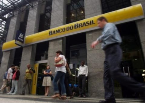 Denunciar fraude em banco não pode gerar justa causa