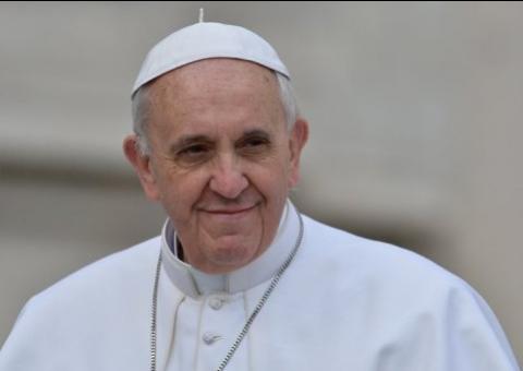 Papa viaja ao Brasil preocupado com jovens e idosos