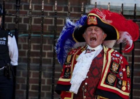 Kate dá à luz um menino, 3º na linha de sucessão ao trono britânico