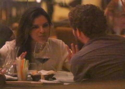 Há 28 dias separada de Di Ferrero, Mariana Rios é flagrada em jantar româantico com Daniel de Oliveira