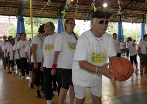 Idosos participam da abertura da 2ª edição do Jipi