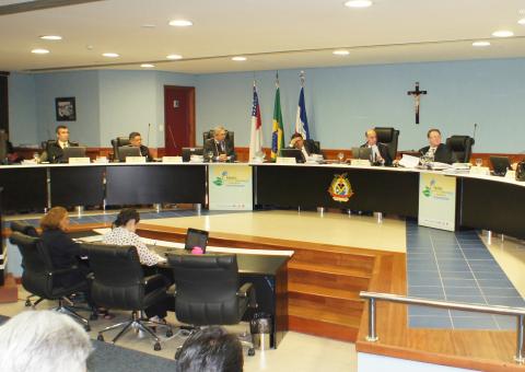 Tribunal de Contas do Amazonas  condena prefeito a devolver R$ 7,3 milhões