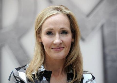  Autora de Harry Potter confirma segundo livro do seu alter ego