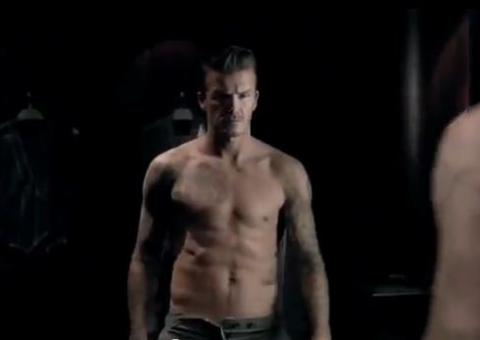  Aposentado dos gramados, David Beckham aposta em comercial sem camisa