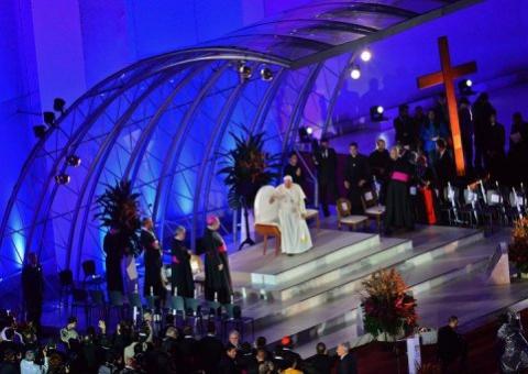 Francisco convoca jovens para 'onda da revolução da fé'