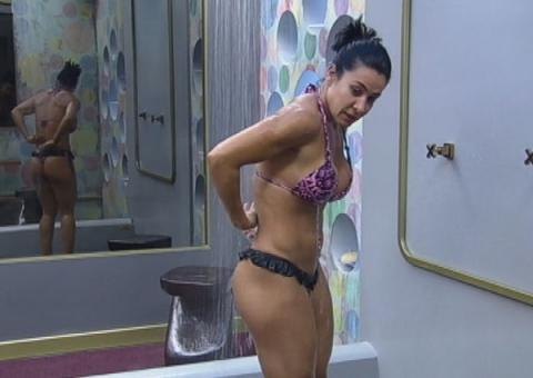 Traição de marido de Scheila vai ser explorada pela Record