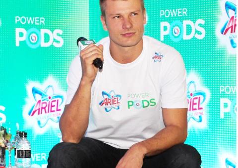 Rodrigo Hilbert diz que só se masturba quando está com saudades da esposa