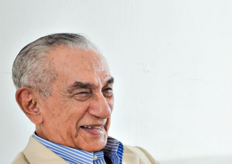 VIVI ENTREVISTA CARLOS BRAGA: “Políticos são iguais a  casais:  brigam de dia e à noite namoram”