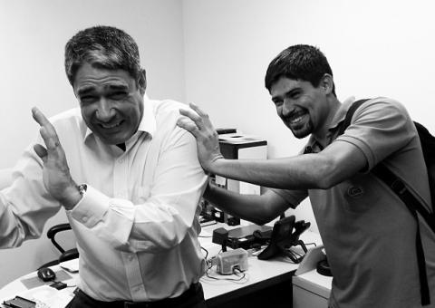 Funcionário que foi empurrado 'se vinga' de William Bonner