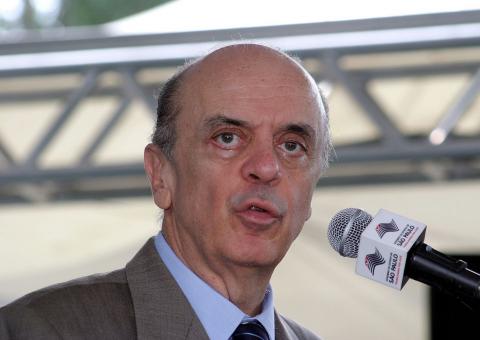 José Serra recebe alta de hospital 