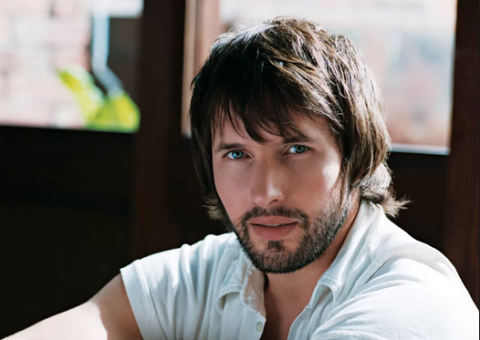 Ouça o novo single de James Blunt, "Bonfire Heart"