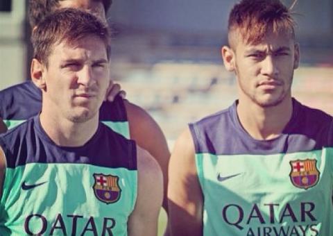  Em Barcelona, Neymar posa ao lado de Messi 'Obrigado, Senhor'
