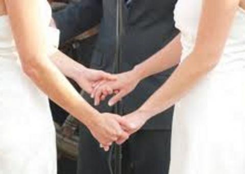 Mulher taxista e professora casam no civil em Manaus