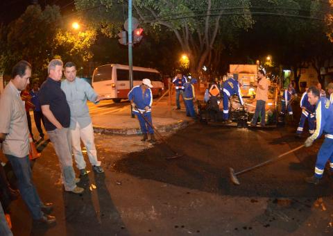Artur inspeciona asfaltamento da Avenida Getúlio Vargas   