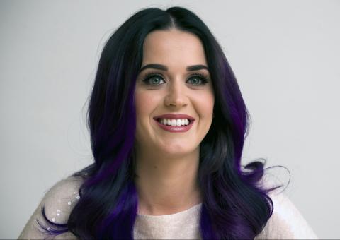 Katy Perry anuncia data de lançamento do novo álbum