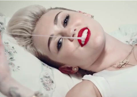 Miley Cyrus divulga nova versão do clipe "We Can’t Stop"