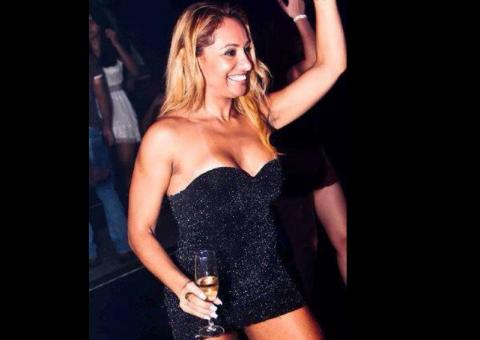  Musa do MMA Alessandra Mattos se acaba em festa com ator