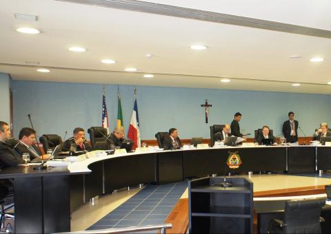 Ex-prefeitos terão de devolver R$ 5,6 milhões aos cofres públicos