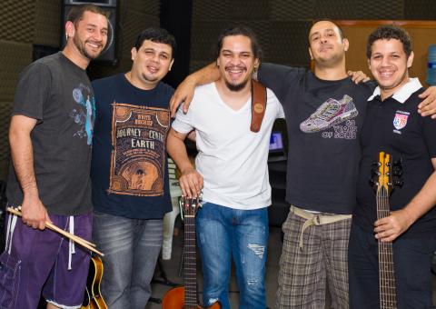 Artistas da Jacc Produções agitam o domingo no Lappa Bar