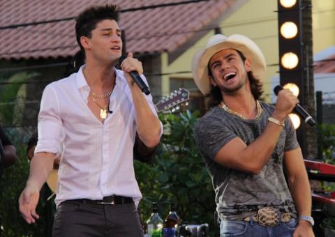 Munhoz e Mariano divulgam teaser de novo clipe. Confira