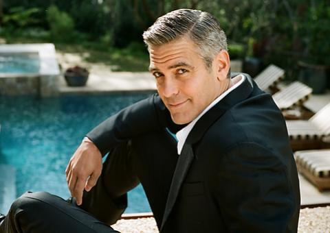  George Clooney espiona presidente do Suldão acusado de crimes de guerra