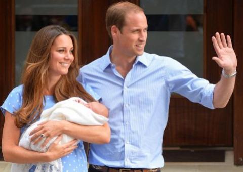 Kate Middleton e príncipe William registram o bebê Real, veja