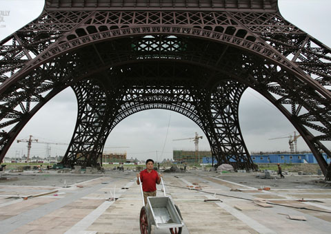 Quer conhecer a Torre Eiffel?! Vá pra CHINA!